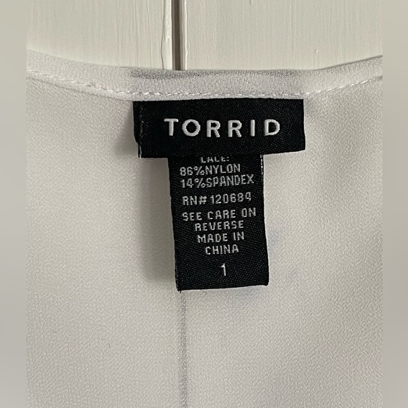 TORRID White Pleated Chiffon Blouse with Black Lace Detail, Size 1 - Picture 3 of 3